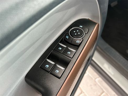 Used 2024 Ford Maverick Lariat image 11