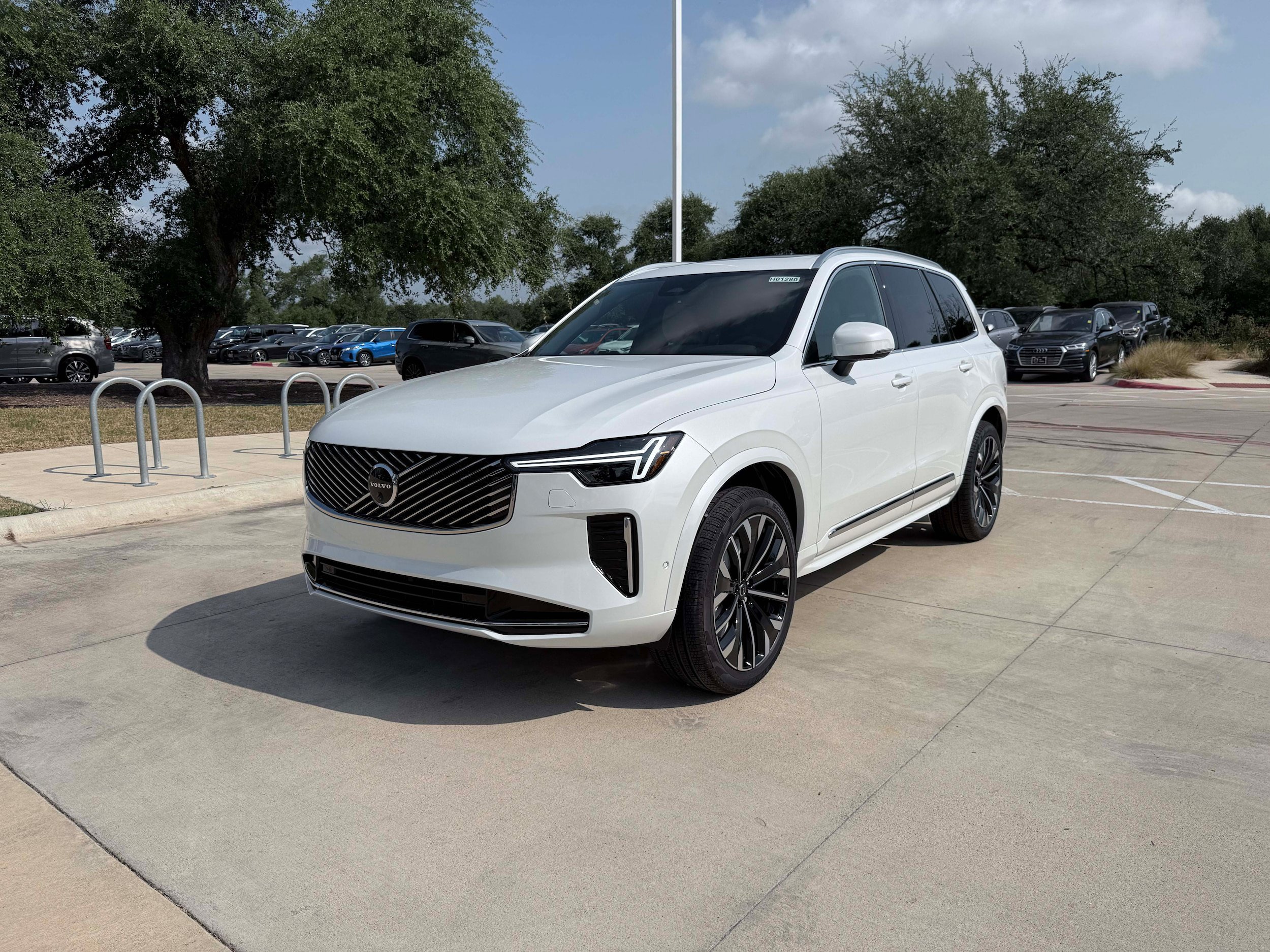 New 2026 Volvo XC90 B6 Plus w/ Protection Package Premier AWD/4WD image 2