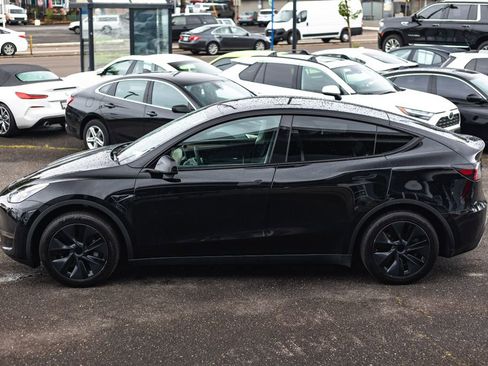 Used 2025 Tesla Model Y Long Range RWD image 12