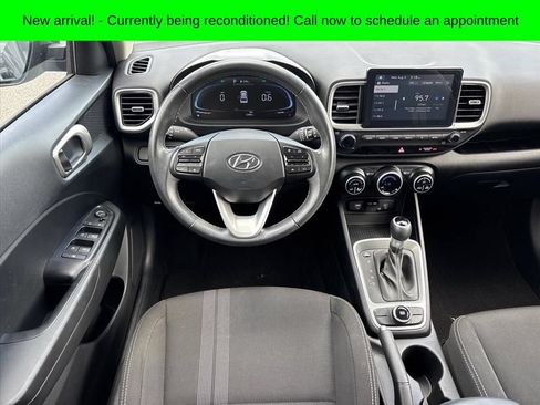 Used 2024 Hyundai Venue SEL FWD image 13
