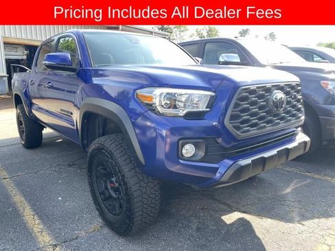 Used 2022 Toyota Tacoma TRD Off-Road AWD/4WD image 12