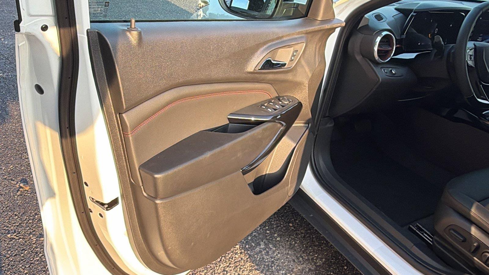 New 2026 Chevrolet Trax RS w/ Sunroof Package FWD image 12