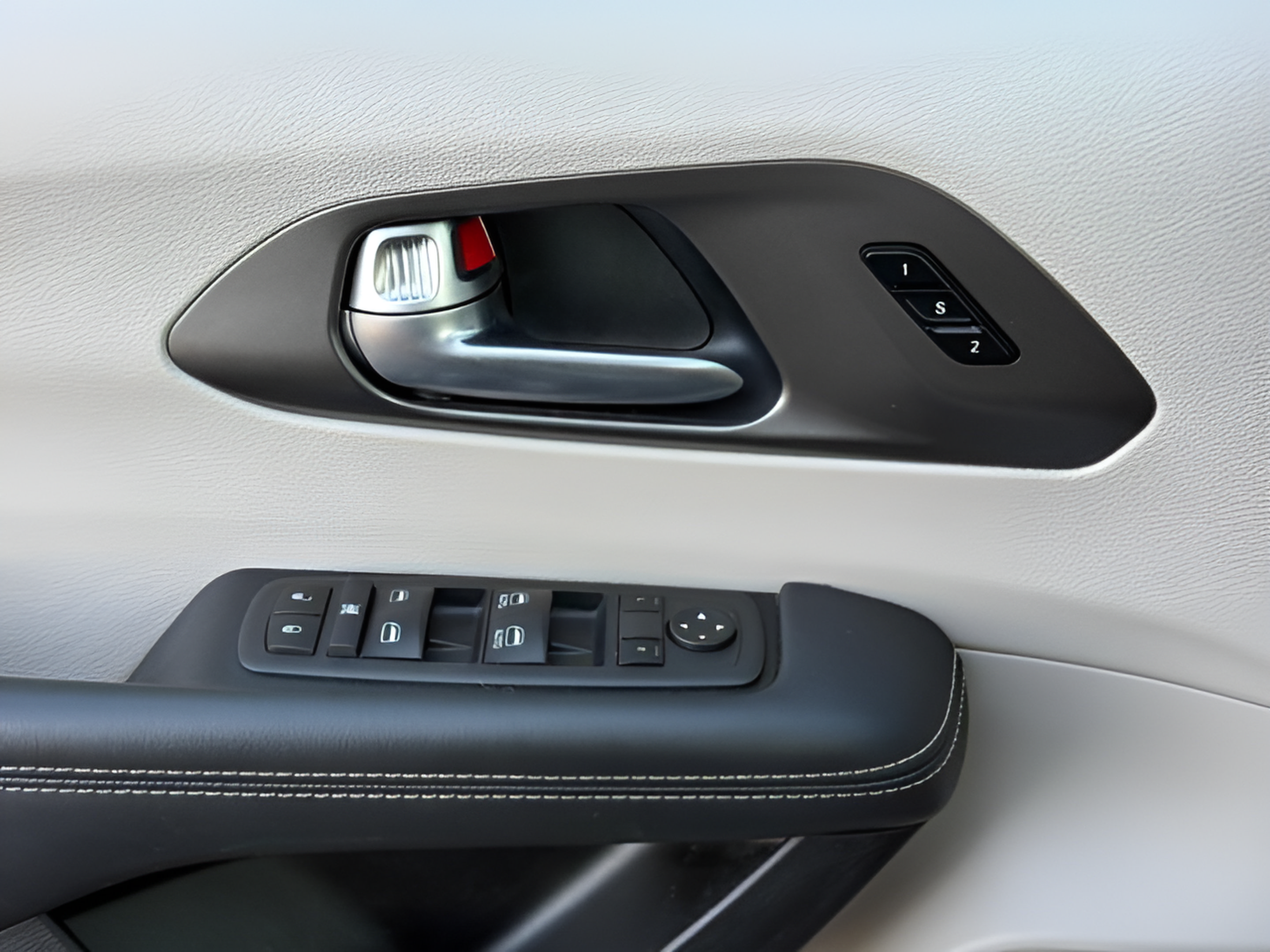 Used 2024 Chrysler Pacifica Touring-L FWD image 31