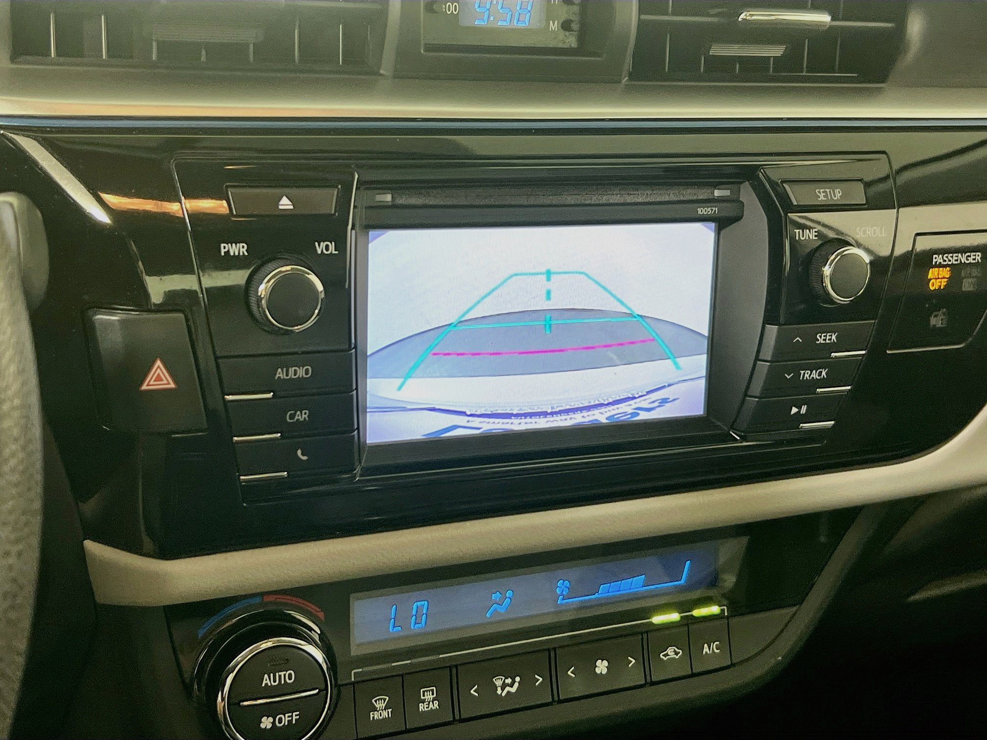 Used 2016 Toyota Corolla LE FWD image 13