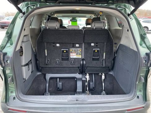 Used 2024 Toyota Sienna XLE image 6