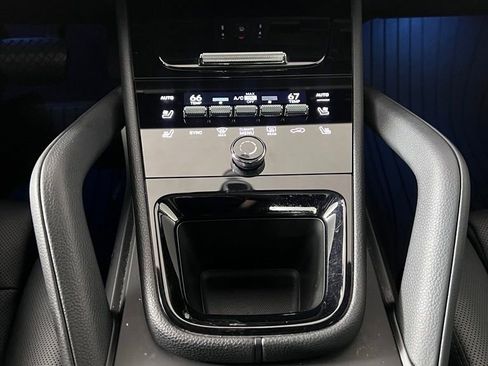 Certified 2024 Porsche Cayenne AWD/4WD image 33