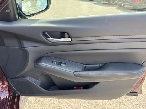 Used 2024 Nissan Altima 2.5 SV image 14