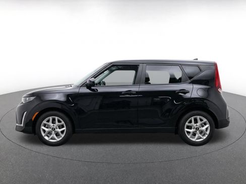 Used 2025 Kia Soul LX w/ LX Technology Package FWD image 4
