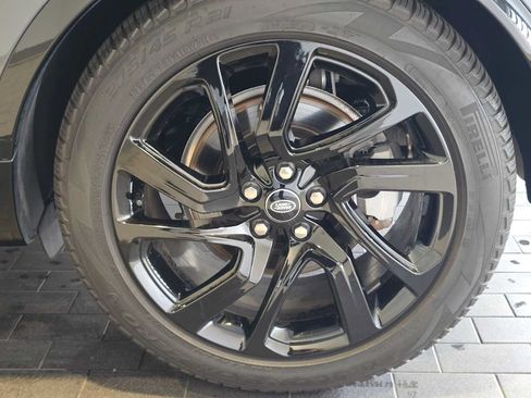 Used 2025 Land Rover Discovery Dynamic SE AWD/4WD image 11