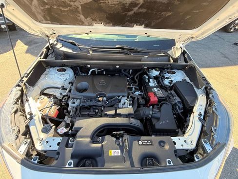 Used 2021 Toyota RAV4 LE image 12