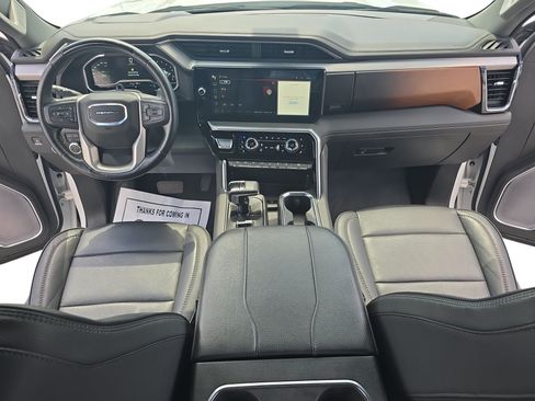 Used 2023 GMC Sierra 1500 Denali AWD/4WD image 9
