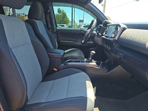Used 2020 Toyota Tacoma TRD Off-Road w/ Technology Package AWD/4WD image 36