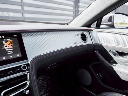 Used 2023 Bentley Flying Spur V8 image 83