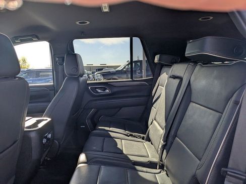 Used 2023 GMC Yukon SLT image 13
