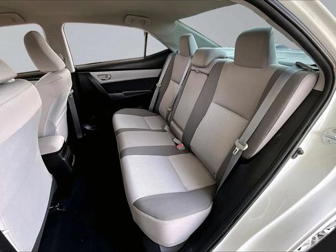 Used 2018 Toyota Corolla LE FWD image 19