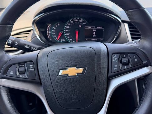 Used 2019 Chevrolet Trax LT w/ LT Convenience Package AWD/4WD image 17