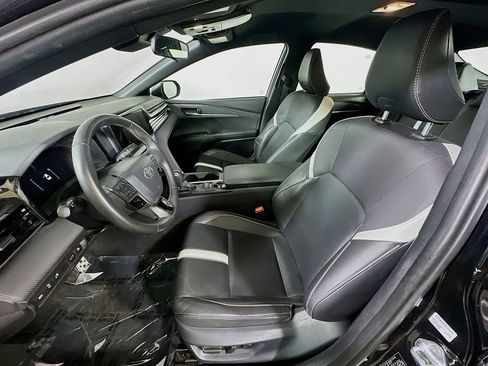Used 2025 Toyota Camry Hybrid FWD image 15