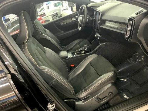 Used 2020 Volvo XC40 T5 R-Design image 14