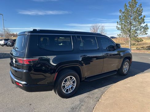 Used 2023 Jeep Wagoneer Base image 42