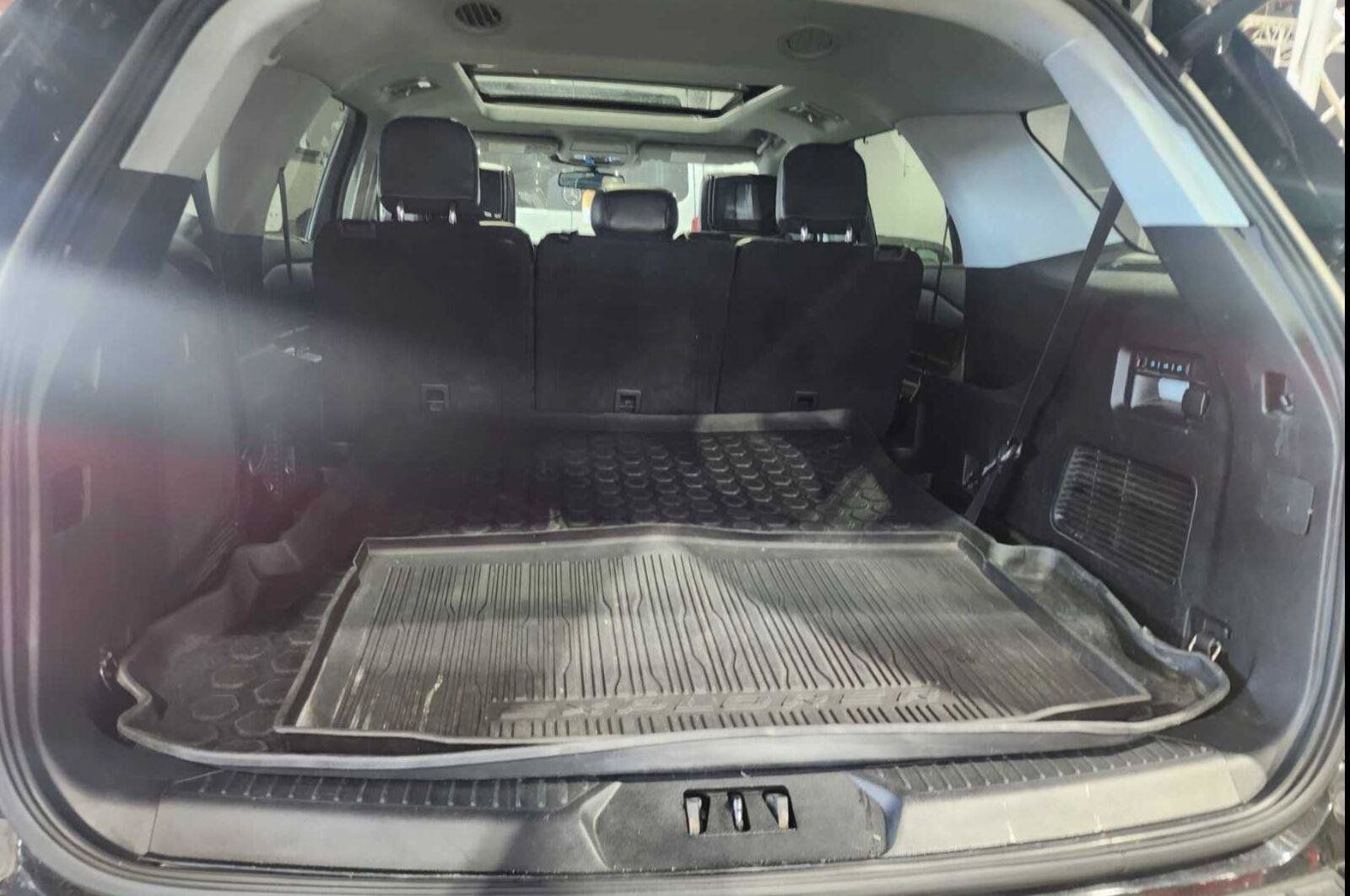 Used 2021 Ford Explorer Limited w/ Equipment Group 301A AWD/4WD image 4
