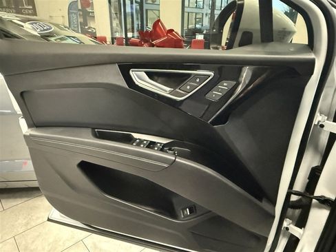 Used 2023 Audi Q4 e-tron Prestige image 13