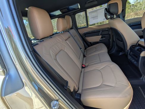 New 2026 Land Rover Defender 110 X-Dynamic SE image 29