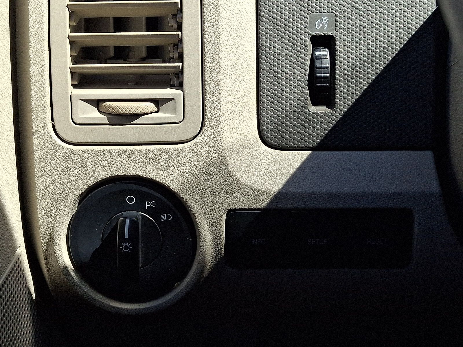 Used 2012 Ford Escape XLS FWD image 22