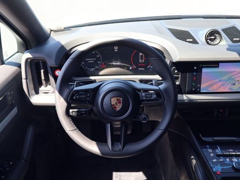 New 2026 Porsche Cayenne Coupe AWD/4WD image 15