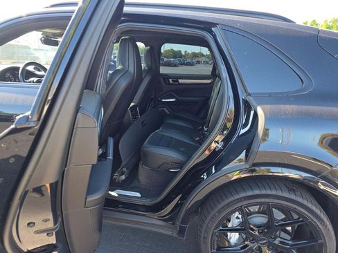 Used 2021 Porsche Cayenne Turbo image 8
