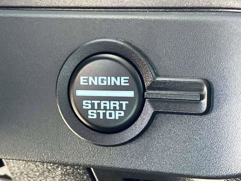 Used 2025 Ford Bronco Badlands image 32