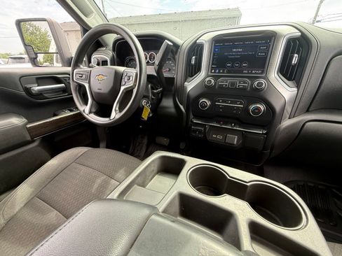Used 2020 Chevrolet Silverado 2500 LT AWD/4WD image 13