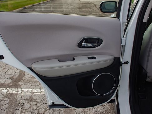 Used 2017 Honda HR-V EX image 19