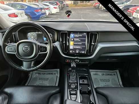 Used 2019 Volvo XC60 T5 Momentum w/ Multimedia Package image 17