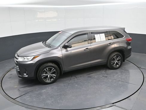 Used 2019 Toyota Highlander LE image 44