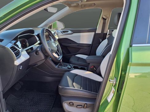 New 2025 Volkswagen Taos SEL image 8