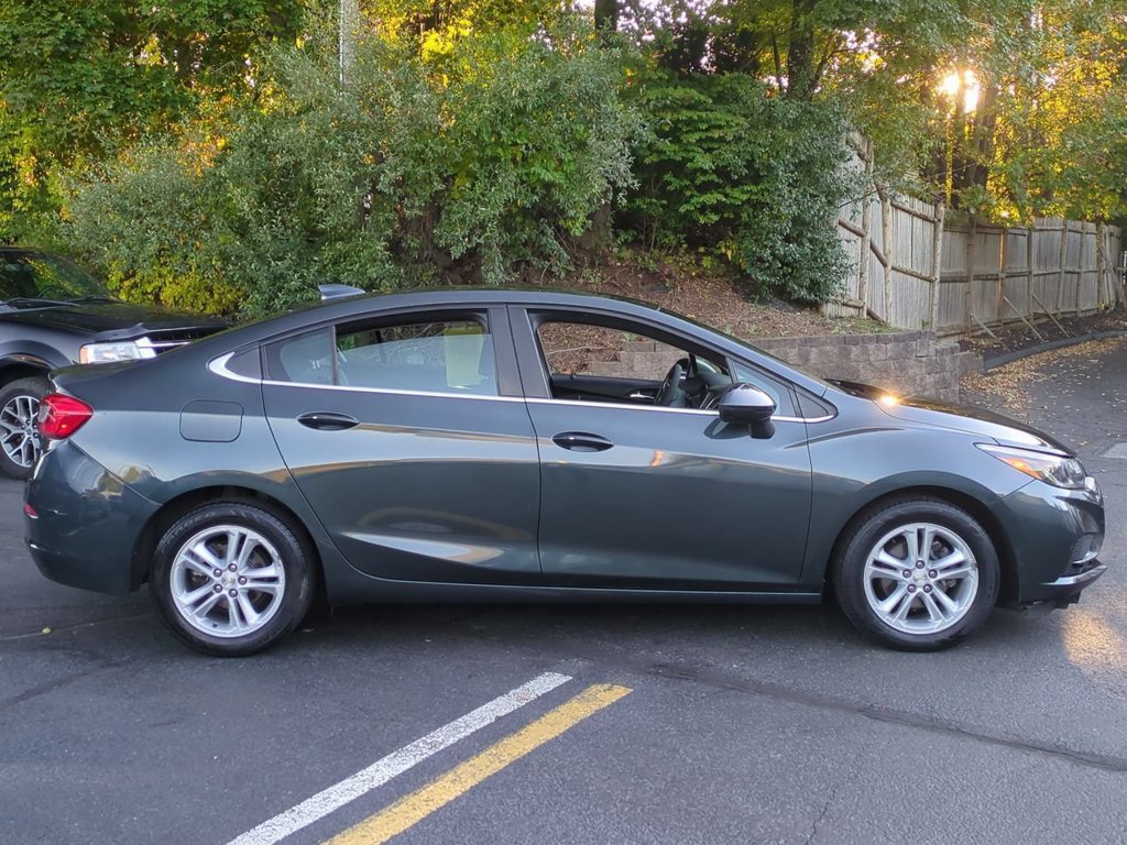 Used 2018 Chevrolet Cruze LT w/ Convenience Package FWD image 3