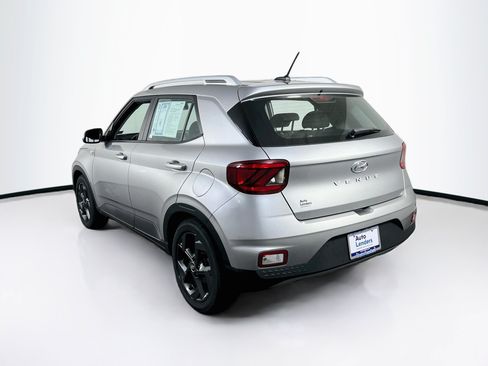Used 2023 Hyundai Venue SEL FWD image 7