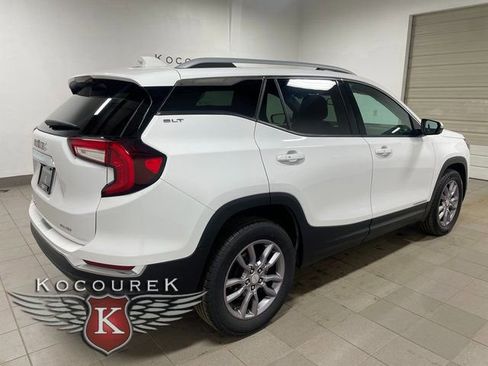 Used 2024 GMC Terrain SLT image 6