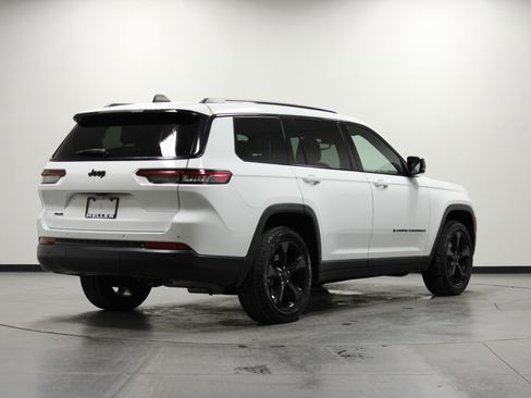 Used 2023 Jeep Grand Cherokee L Laredo image 4