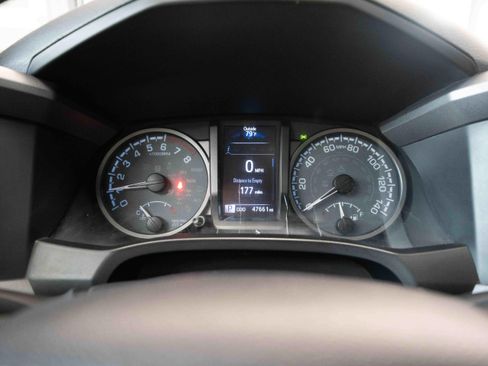 Used 2019 Toyota Tacoma SR5 AWD/4WD image 16