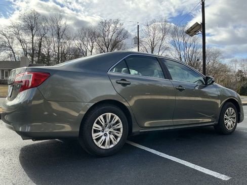 Used 2014 Toyota Camry LE image 4
