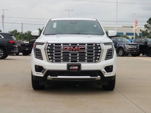Used 2025 GMC Yukon Denali AWD/4WD image 2
