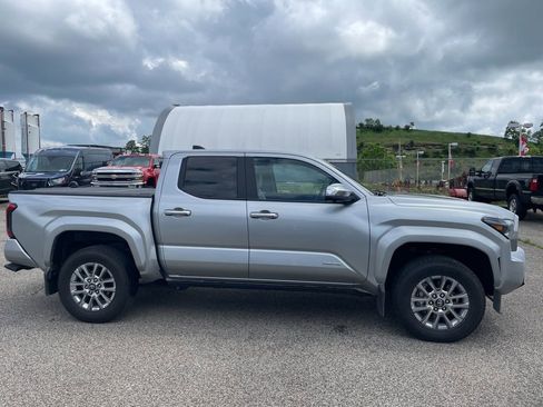 Used 2024 Toyota Tacoma Limited w/ Limited Package (LT) AWD/4WD image 5