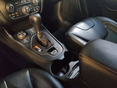 Used 2022 Jeep Cherokee Trailhawk w/ Comfort/Convenience Group AWD/4WD image 26