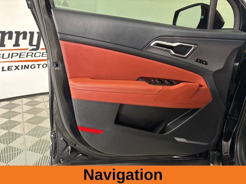 Used 2025 Kia Sportage SX image 8