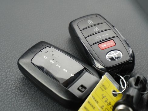 Used 2025 Toyota Camry SE w/ Convenience Package image 17