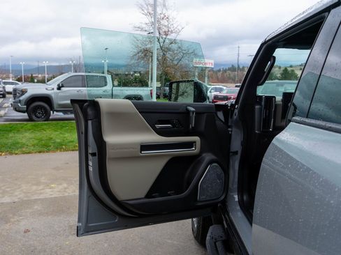 New 2026 GMC Hummer EV SUV image 18