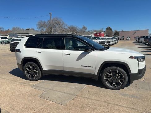 New 2026 Jeep Cherokee Overland w/ Trailer Tow Group AWD/4WD image 5
