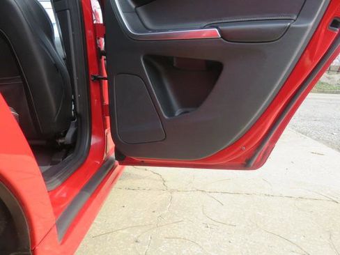 Used 2015 Volvo XC60 T6 R-Design image 28