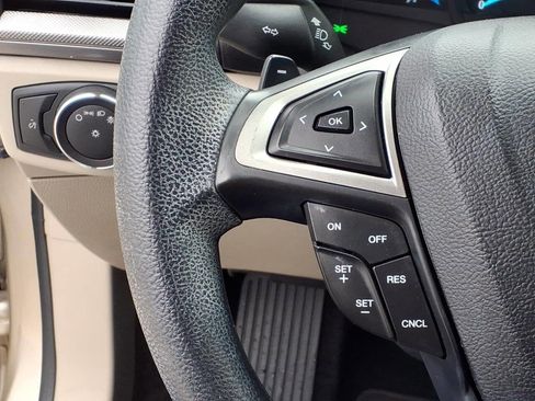 Used 2018 Ford Fusion SE w/ Fusion SE Technology Package FWD image 16
